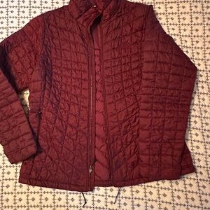The North Face Maroon Quilted Puffer Jacket 🏂